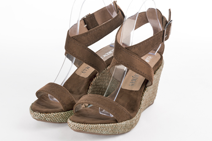 Caramel brown women's fully open sandals, with crossed straps. Round toe. High wedge soles. Front view - Florence KOOIJMAN